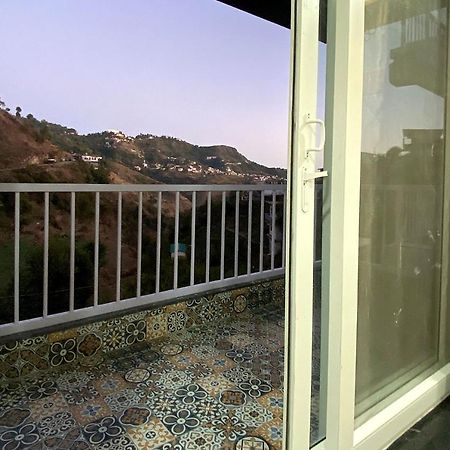 Sl Manor Hill Resort מוסורי מראה חיצוני תמונה