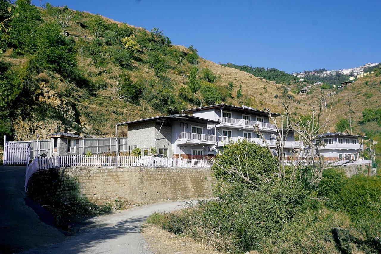 Sl Manor Hill Resort מוסורי מראה חיצוני תמונה
