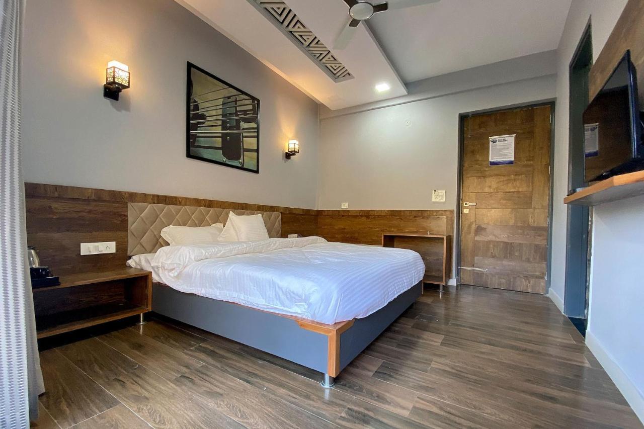 Sl Manor Hill Resort מוסורי מראה חיצוני תמונה